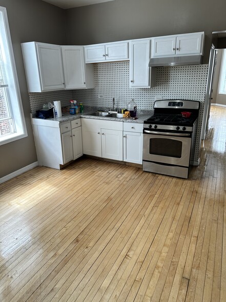 Kitchen - 1809 S Springfield Ave