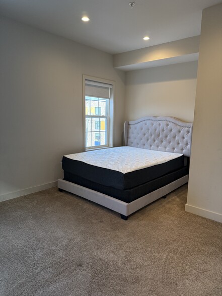 Building Photo - 1715 24th Pl SE