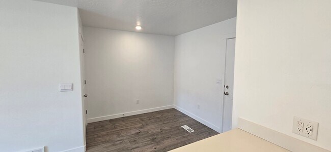 Building Photo - 1208 Summit Ridge Pkwy