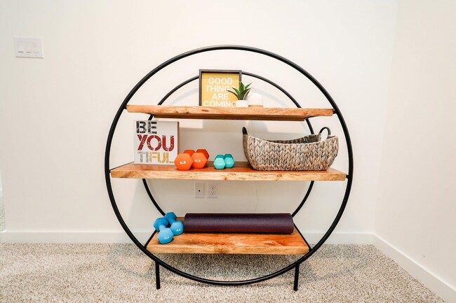 Building Photo - 425 Deer Path Lp