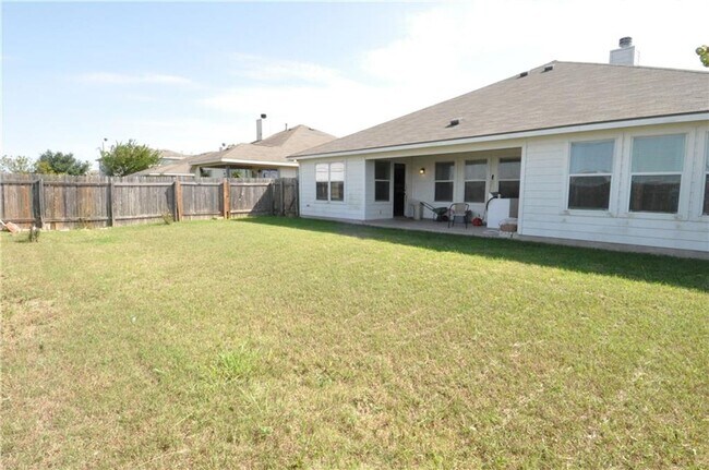 Building Photo - Beautiful home walking distance to Hutto H...