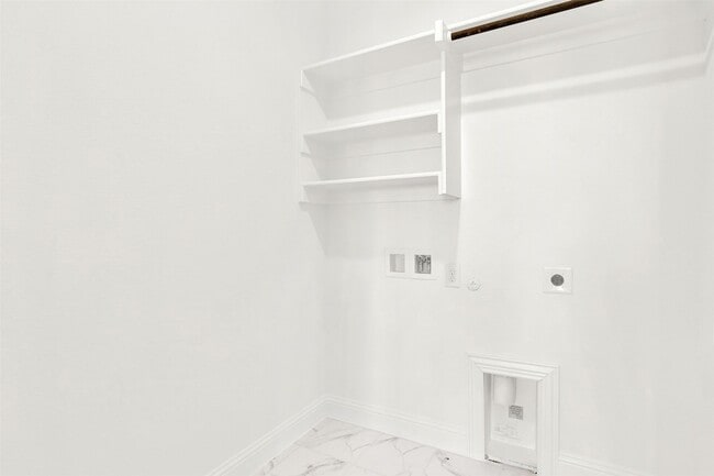 Building Photo - 2414 Thavie St