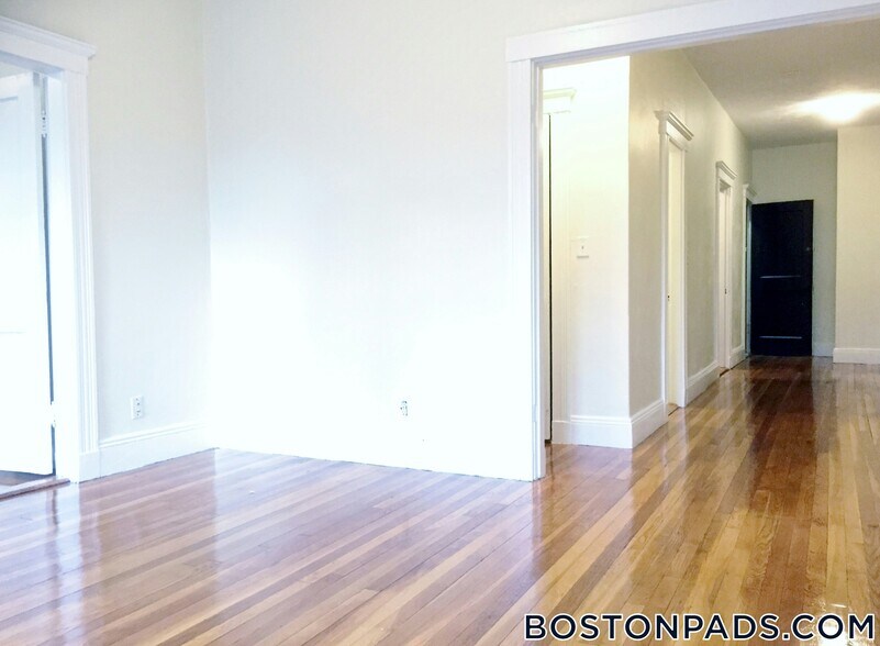 Building Photo - 15 Egremont Rd