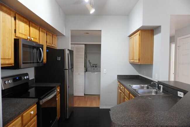 Building Photo - 6005 Westgate Dr