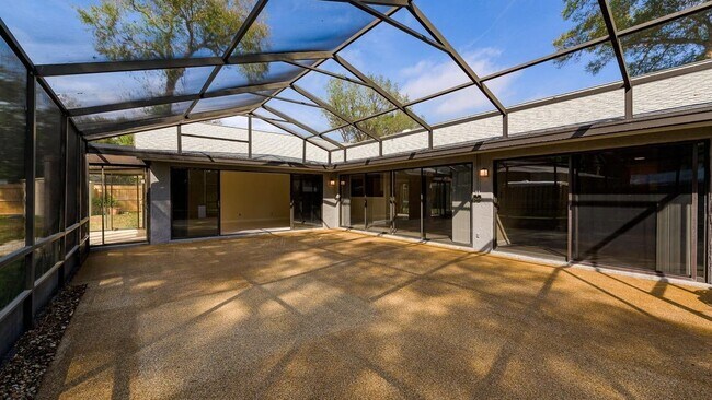 Building Photo - 4 Baywood Dr