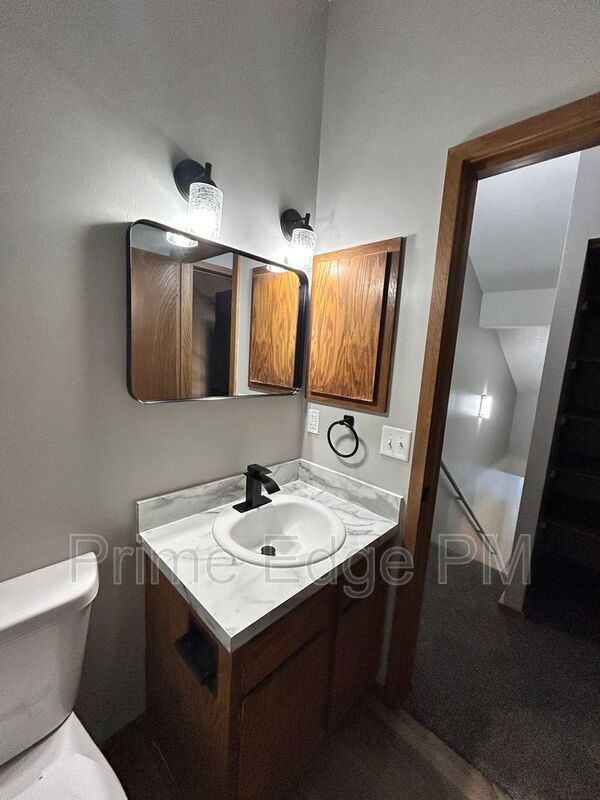 Building Photo - 1701 Ridgehaven Ct