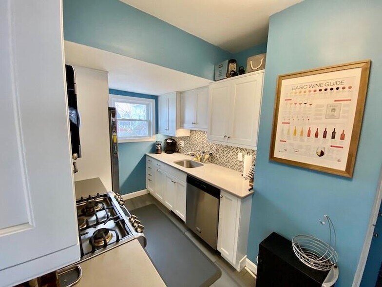 Building Photo - 4 Curry Ave