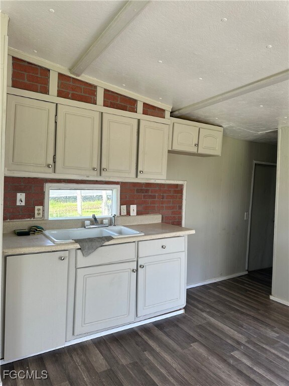 Building Photo - 8086 Heck Dr