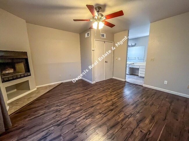 Building Photo - 2bd townhouse in Winterhaven