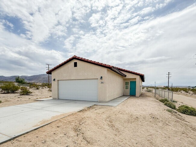 Primary Photo - 29 Palms Home with Solar