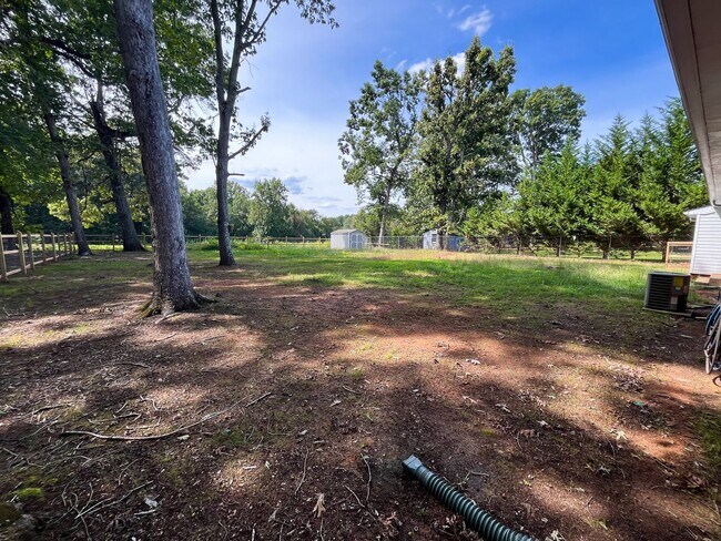 Building Photo - Gorgeous 3 bedroom, 2 bathroom brick home ...