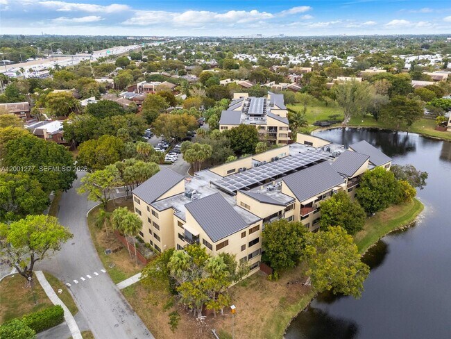 Building Photo - 6701 SW 116th Ct