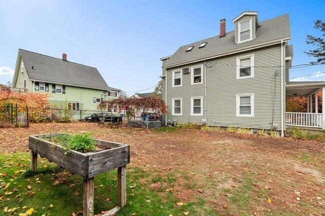 Building Photo - 7 Perham St