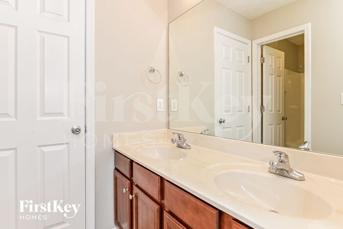 Building Photo - 1326 Lower Falls Dr