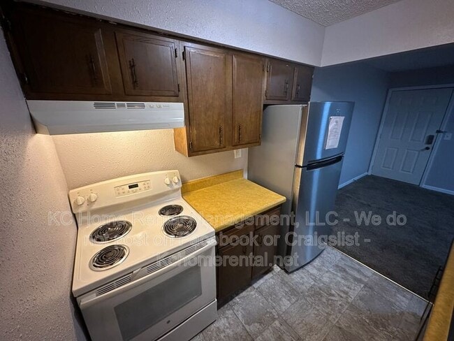 Building Photo - 812 E Walnut St