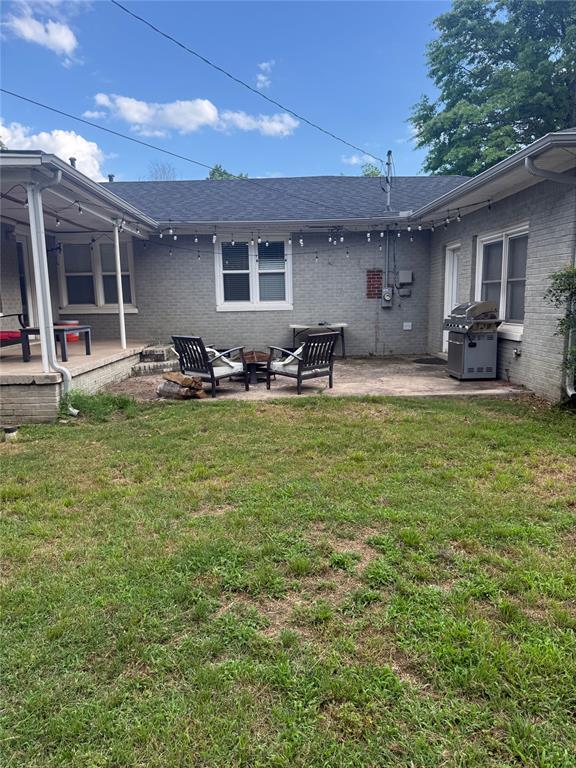 Building Photo - 1215 Westlawn Dr