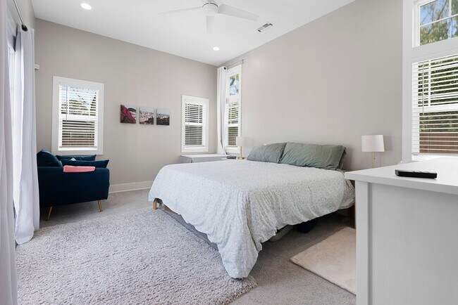 Building Photo - Gorgeous Home near Downtown Durham!