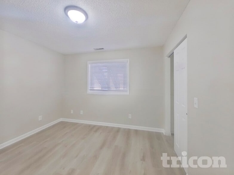 Building Photo - 14098 Yosemite Ave S