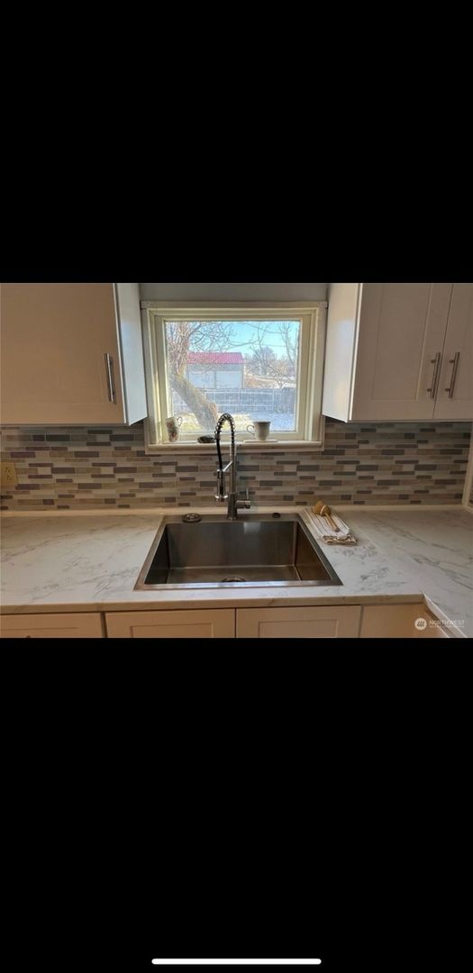 Building Photo - 115 N Main St