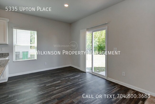 Building Photo - Inviting 3BR/2.5BTH Residence Nestled At T...