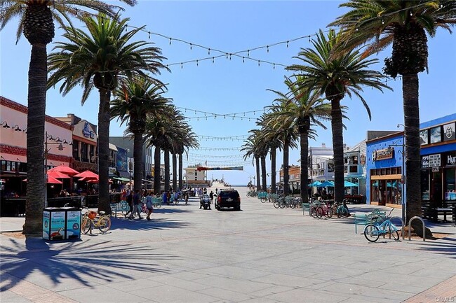 Entrance to Hermosa Pier - 923 6th St