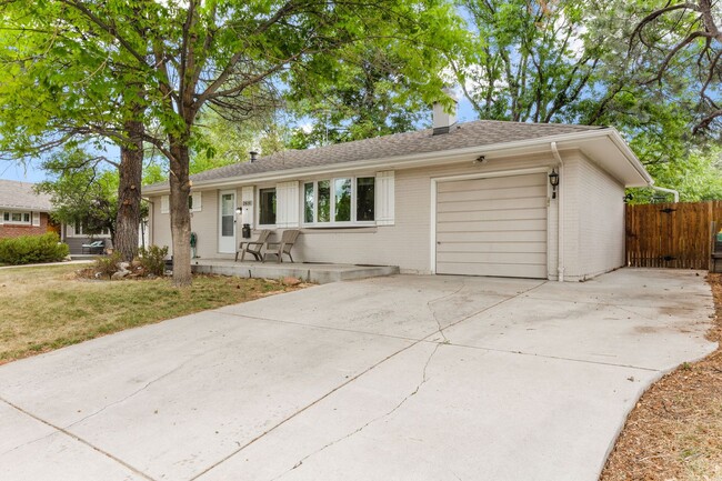 Building Photo - Welcome to the beautiful home in Holly Hills.