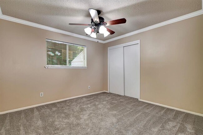 Building Photo - 75 Wood Hollow Dr