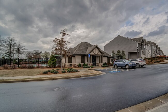 Building Photo - Luxury Townhome and beautiful kitchen   Co...