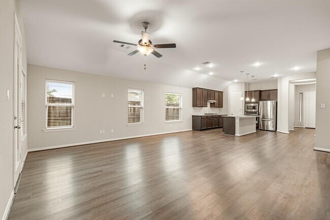 Building Photo - 24315 Devon Park Dr