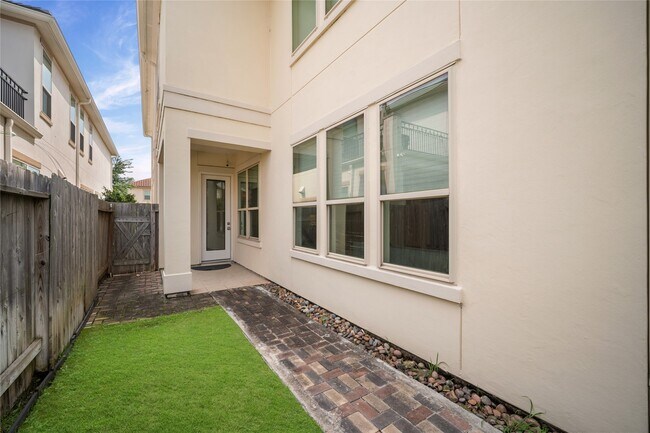 Building Photo - 2422 Camden Creek Ln