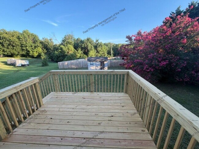 Building Photo - 404 Mt Olive Dr