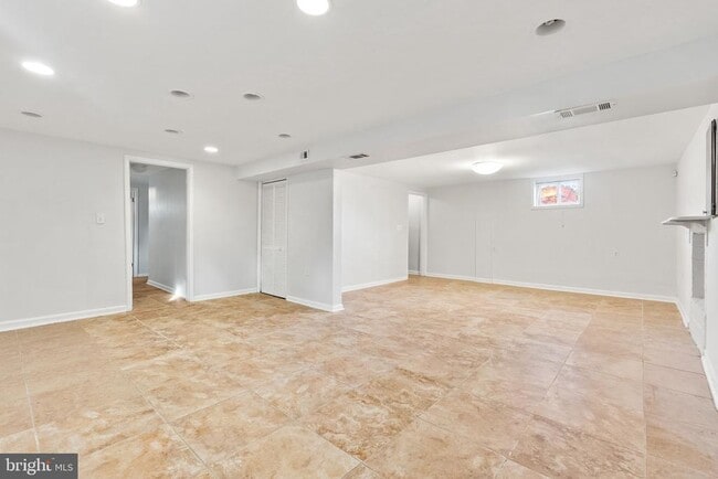 Building Photo - 3001 Fairhill Ct