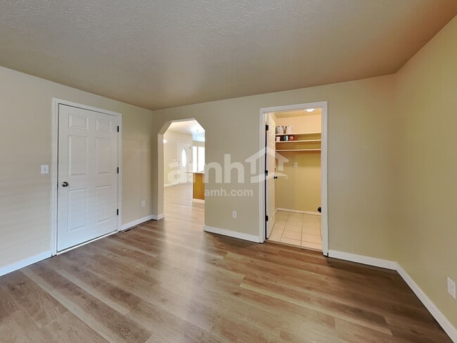 Building Photo - 1745 W McGlinchey St