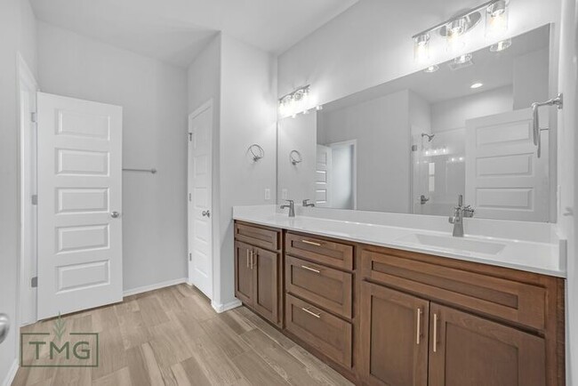 Building Photo - New Listing! Enclave at Parker Village!