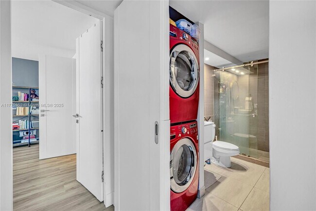 Building Photo - 600 NE 36th St