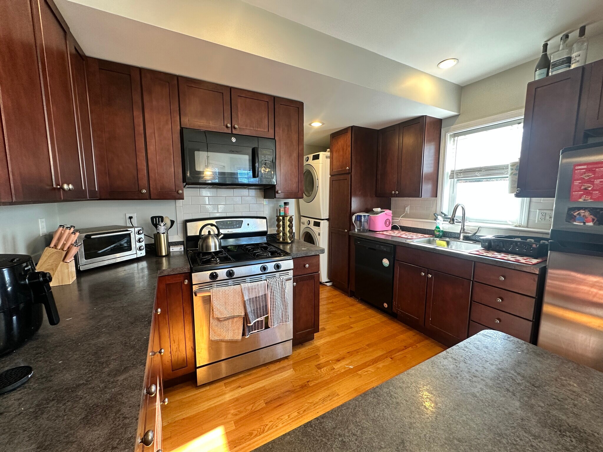 Building Photo - 99 Hillside St