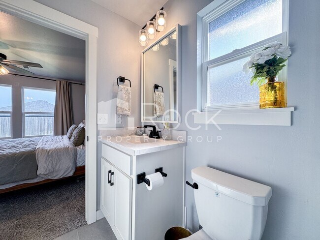 Building Photo - 3-bedroom home with Storm Shelter in Westmoore area
