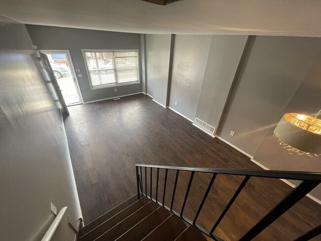 Building Photo - 537 Newton Ave