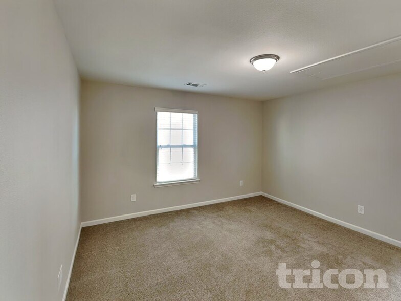 Building Photo - 1935 Windy Willow Ln