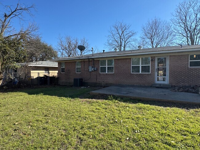 Building Photo - 110 W Virginia Ave