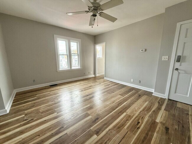 Building Photo - 13 Brooks Ave