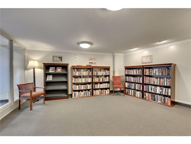 Building Photo - 66 9th St E