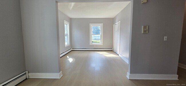 Building Photo - 306 Sigourney St