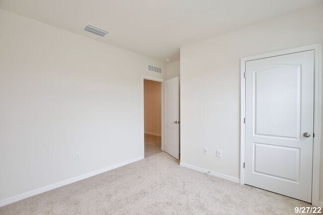 Building Photo - Modern 4/2 Home in Sanford with Open Concept Living and 2 Car Garage!