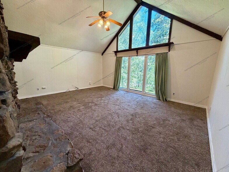 Building Photo - 602 Azure Hills Dr