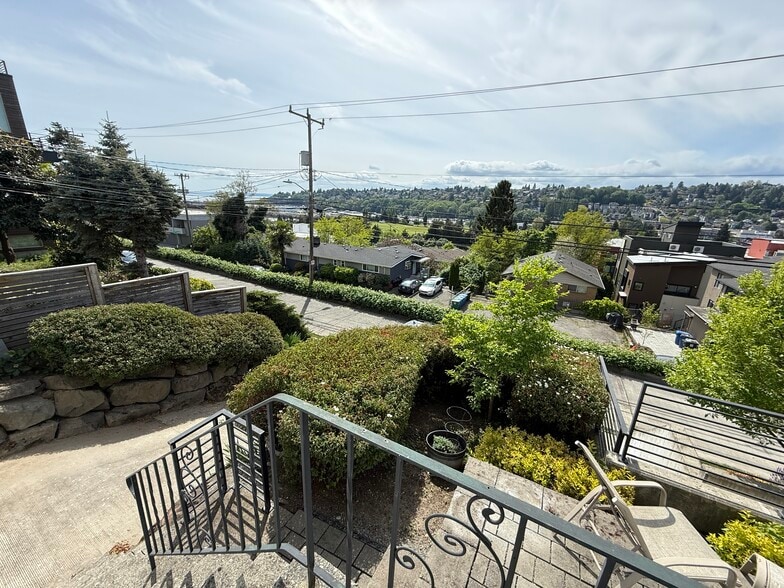Building Photo - 2612 14th Ave W