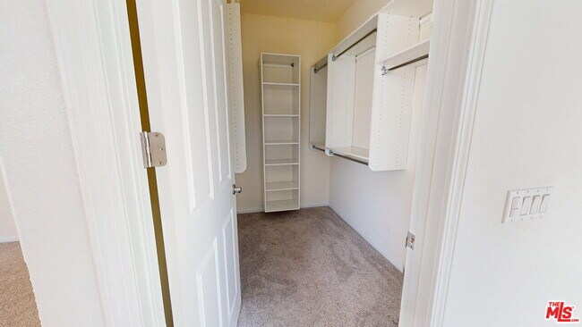 Building Photo - 9241 N Lamia Ct