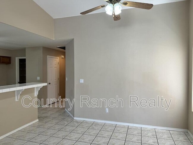 Building Photo - 2945 Country Club Dr