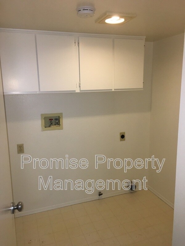 Building Photo - 1744 Calle Platico