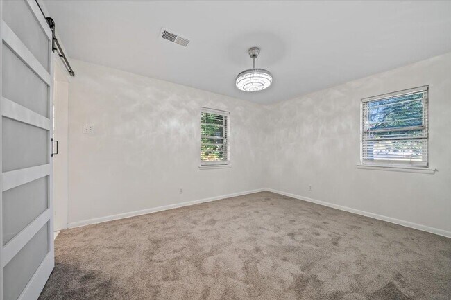 Building Photo - 1554 Estate Dr